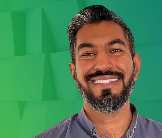 Coach   Shakeel Karjieker   Mobile